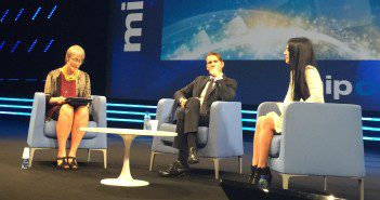 Liveblog: AOL and BroadbandTV talk social, mobile media
