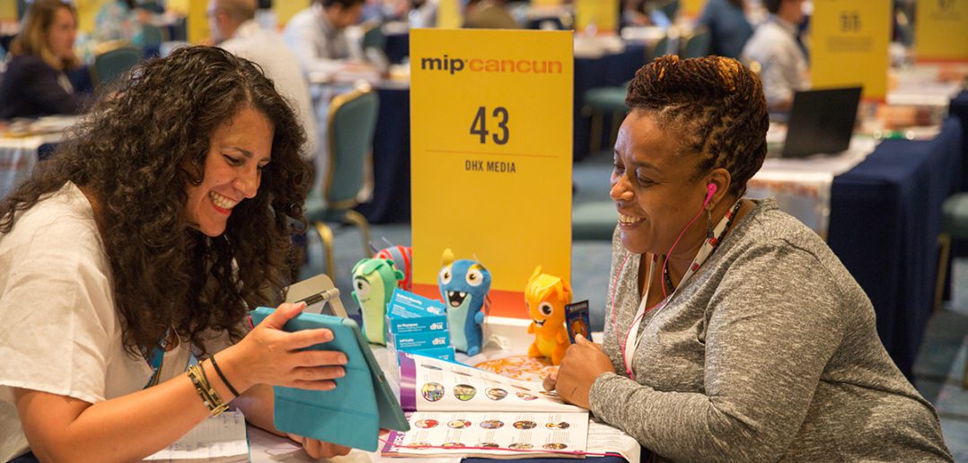MIPCANCUN 2016 - ATMOSPHERE - NETWORKING TABLES - INSIDE VIEW © REED MIDEM