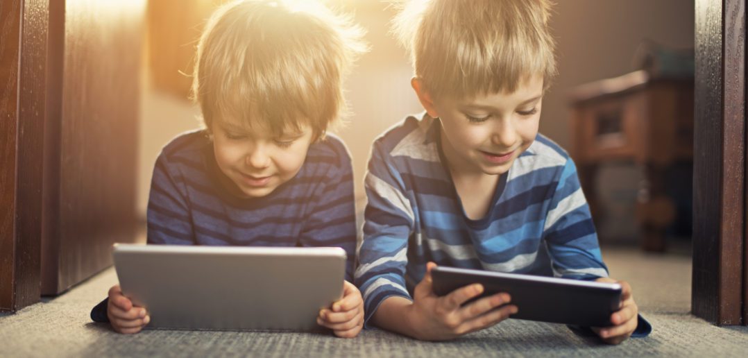 Little boys using digital tablets © Imgorthand/GettyImages